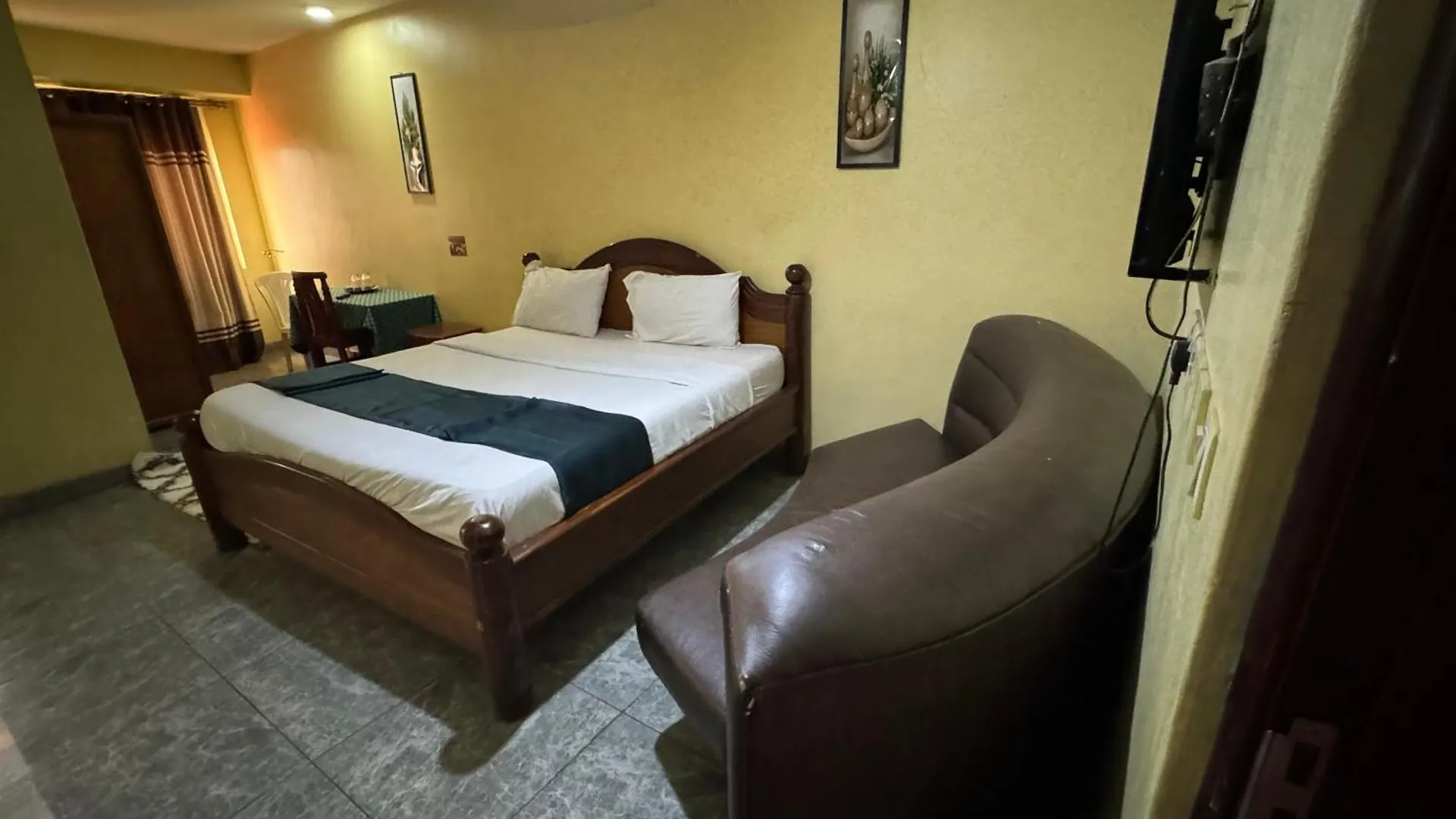 Vaperse Hotel Wandegeya Kampala